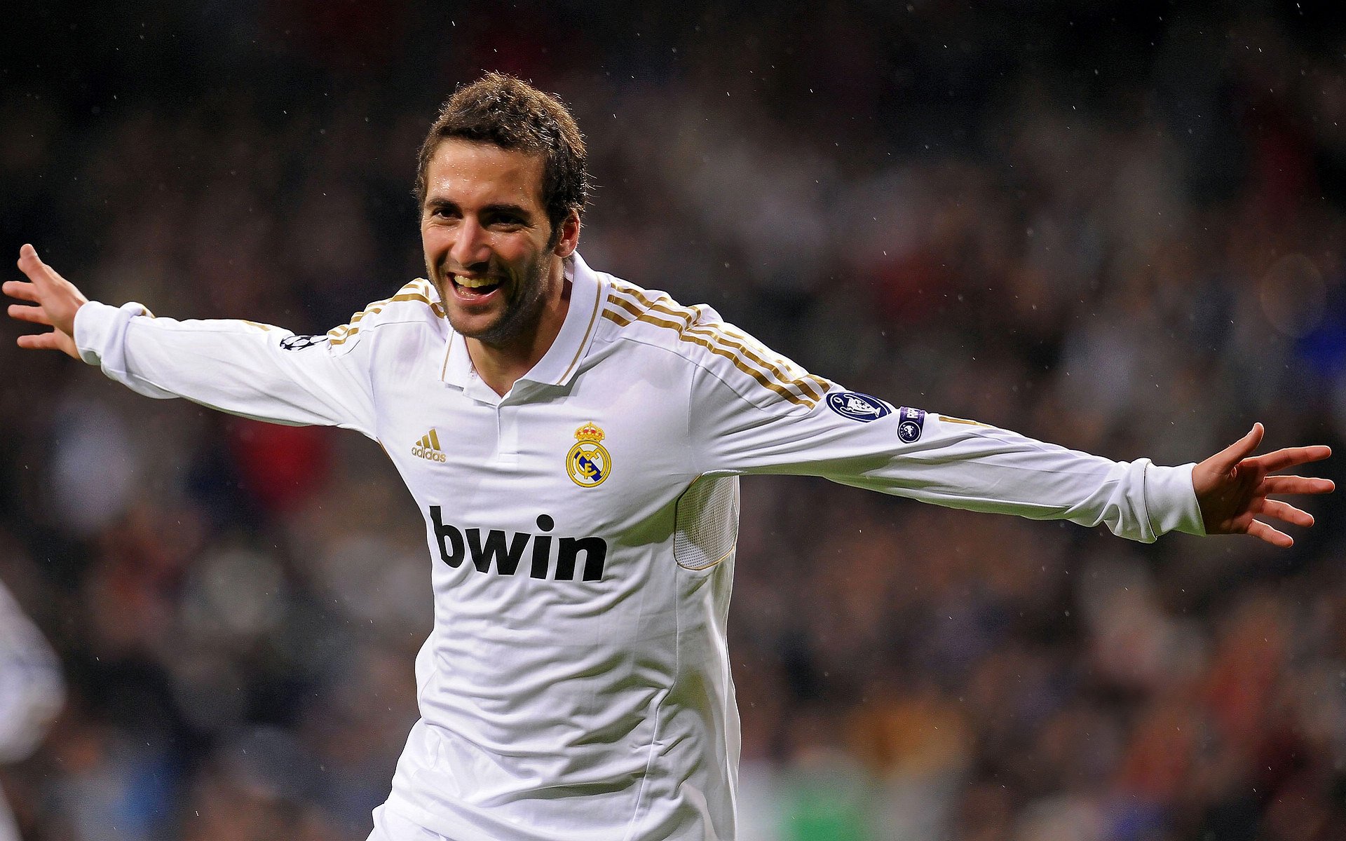 -英超“冷门频出”,榜首竞争变得扑朔迷离,英超最火的球队